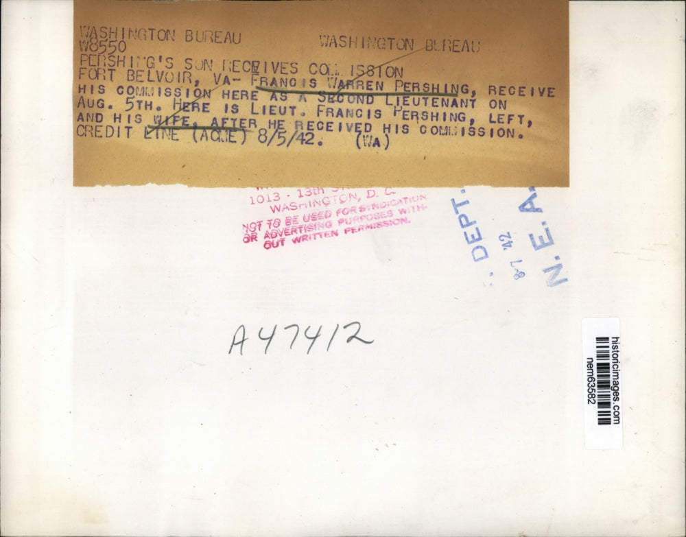 1942 Press Photo Francis Warren Pershing receives commission shown with wife