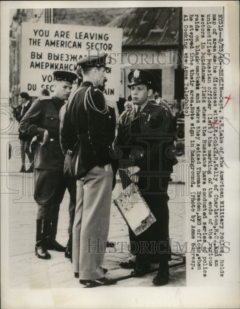 1948 Press Photo American Police discuss with Russians who conducted raids