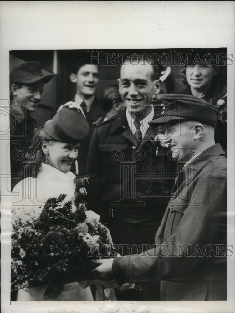 1947 Press Photo Ludwig Maier, German Prisoner of War marries Lucy upper