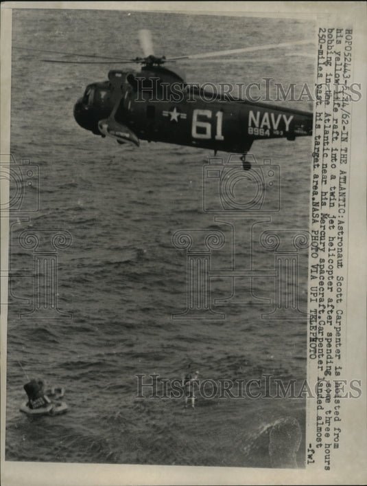 1962 Press Photo Astronaut Scott Carpenter hoisted from Life Raft at Atlantic