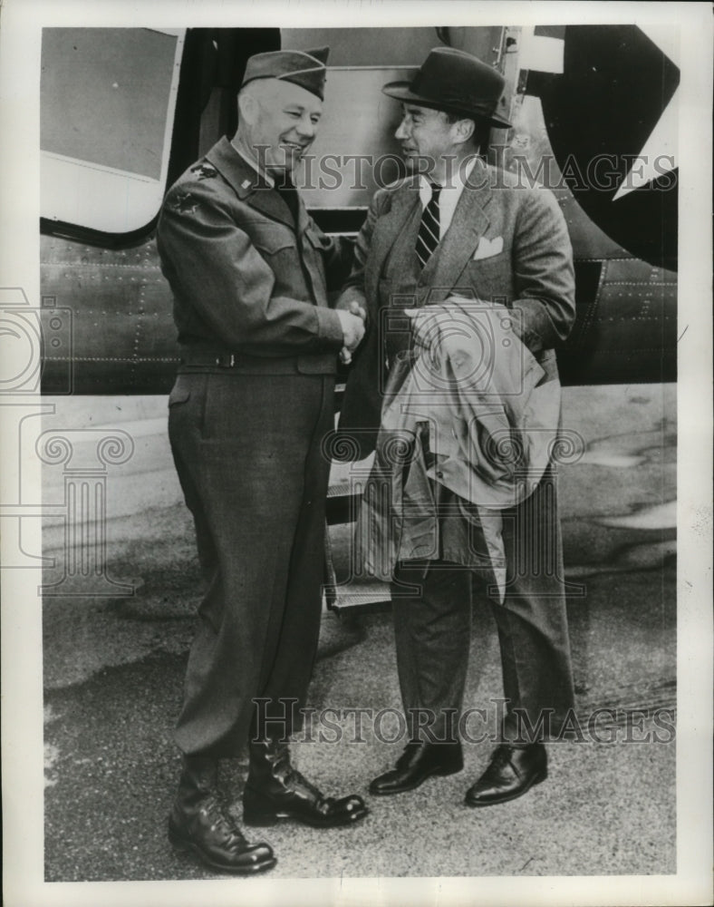 1952 Press Photo Illinois Governor Adlai Stevenson welcomed by Harry Bolen