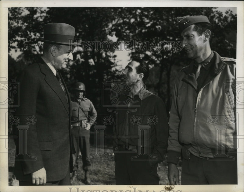 Load image into Gallery viewer, 1931 Press Photo War Correspondent meets Henry Morgenthau whose visiting Front
