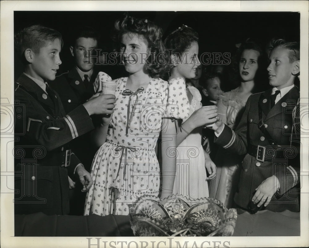 1942 Press Photo 2 cadets giving fruit punch to the ladies first before drinking