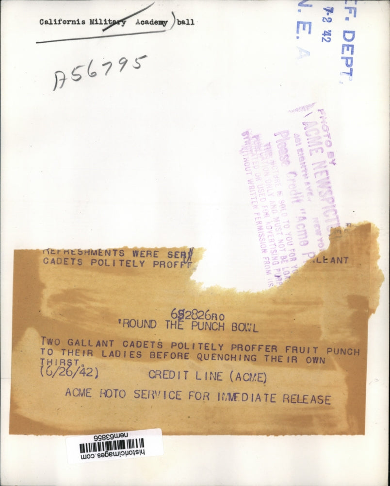 1942 Press Photo 2 cadets giving fruit punch to the ladies first before drinking