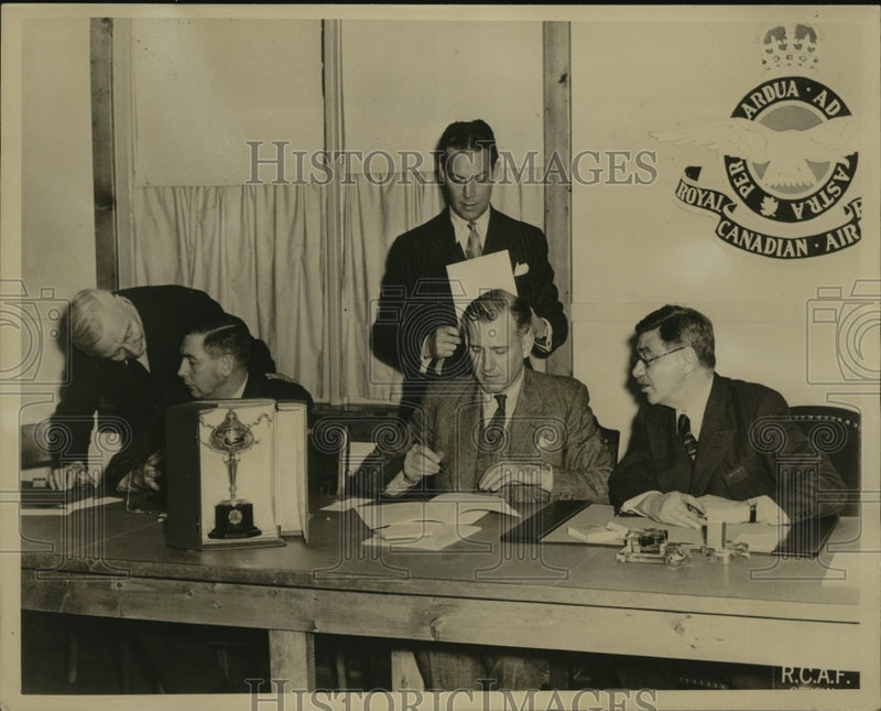 Load image into Gallery viewer, 1942 Press Photo British Commonwealth representatives sign training agreement
