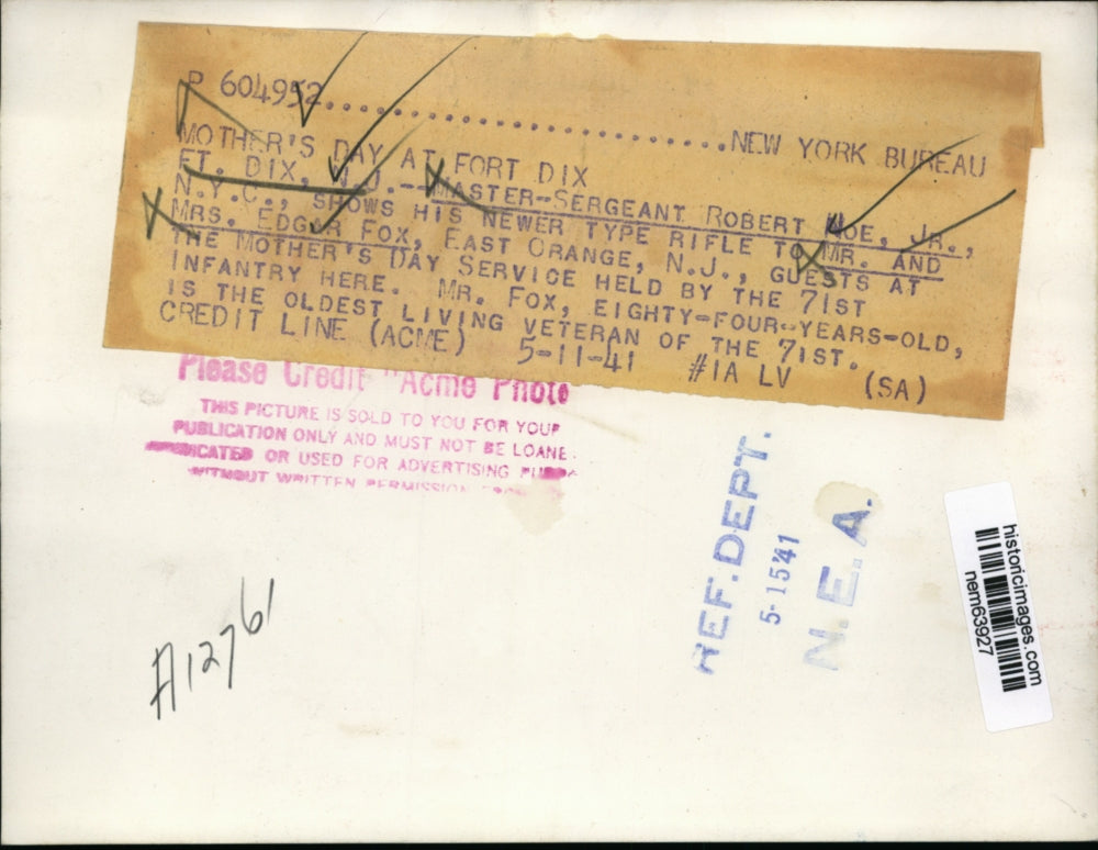 1941 Press Photo Robert Noe Jr. entertains guests at Mother's Day celebration