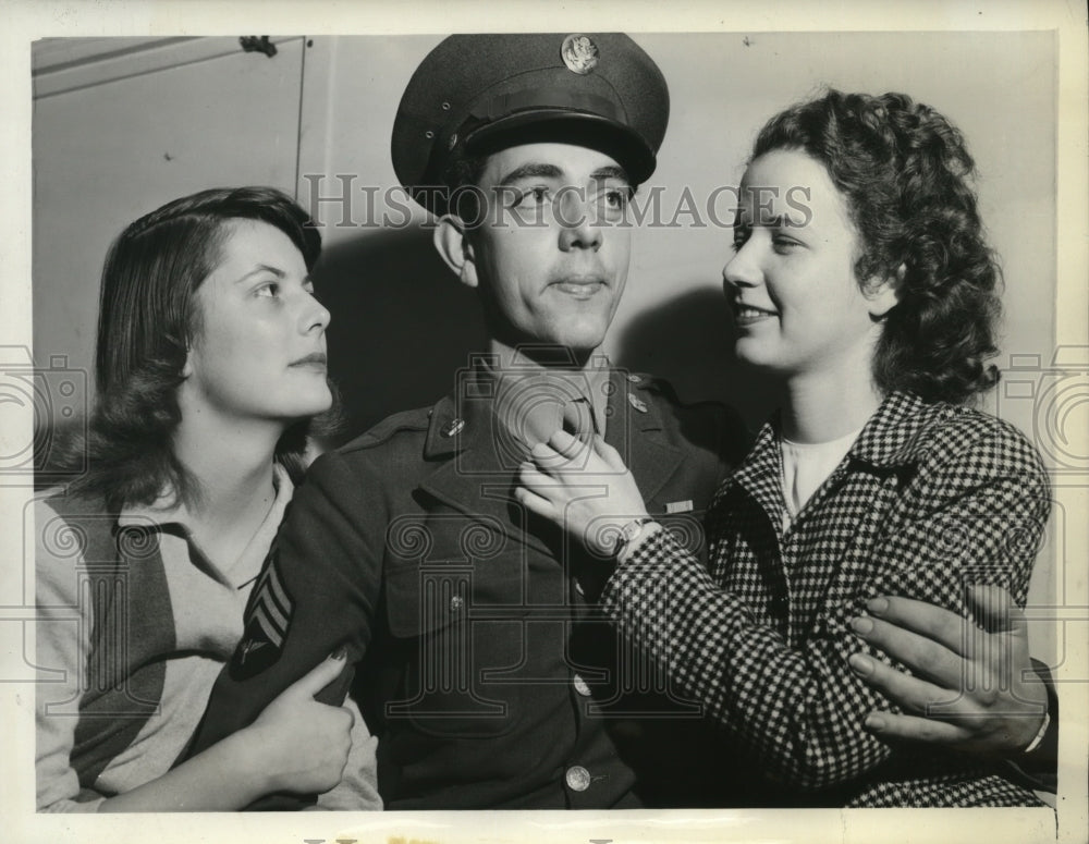 1943 Press Photo John Stone named as &quot;Most Beautiful Sergeant&quot; with the girls