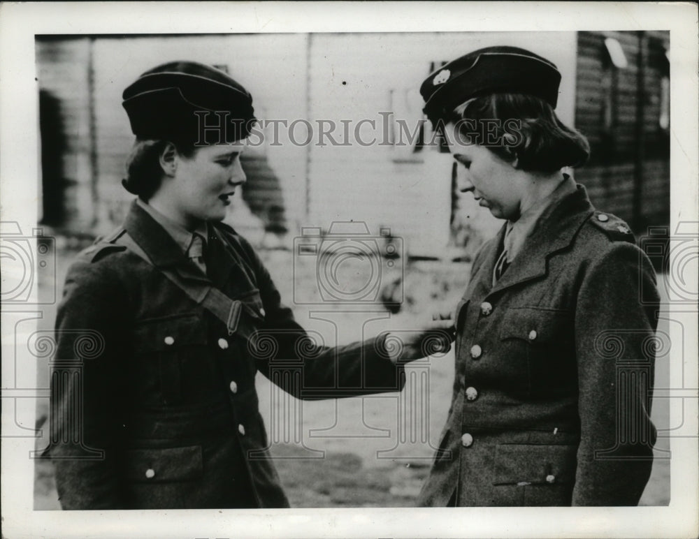 1941 Press Photo Ms. Mary Churchill with Judith Montagu at the reception depot