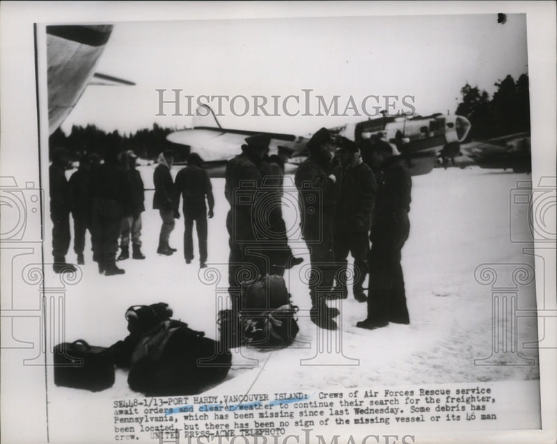 Load image into Gallery viewer, 1952 Press Photo Air Forces Rescue crews await Pennsylvania search mission order
