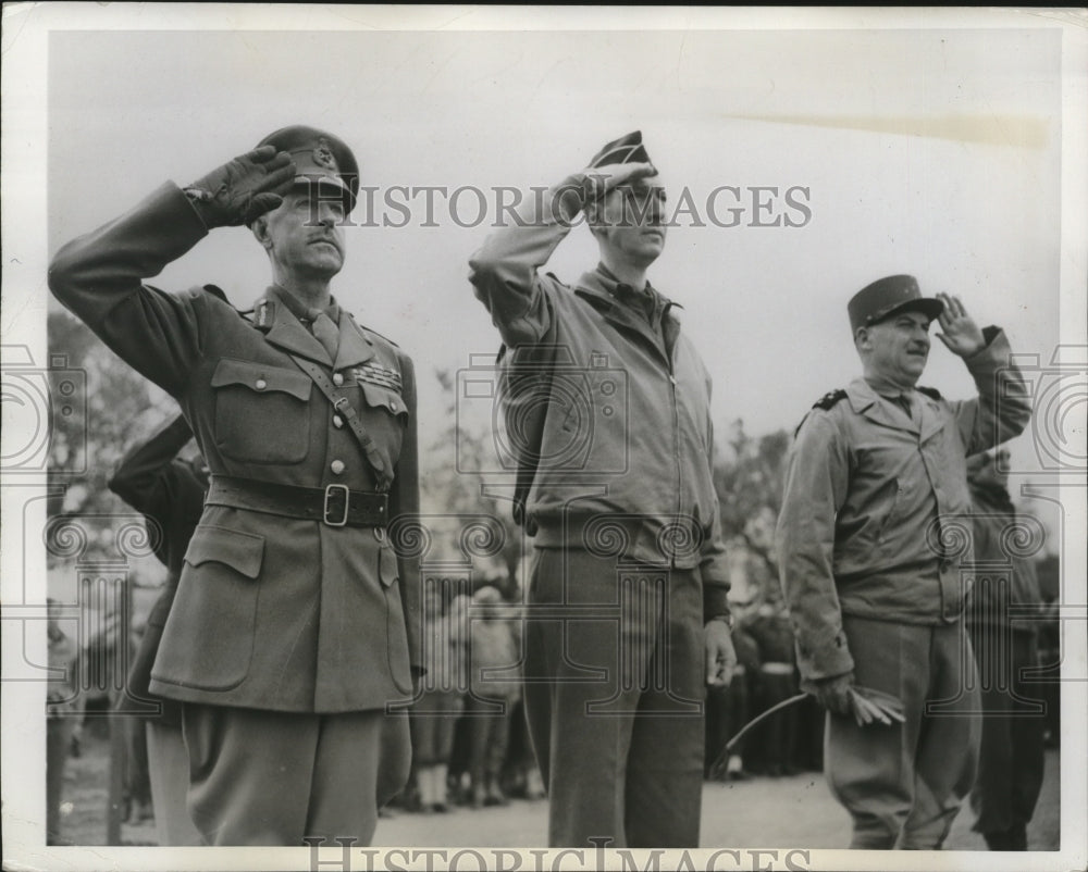 1944 Press Photo Allied Generals salute the colors during Fifth Army ceremony