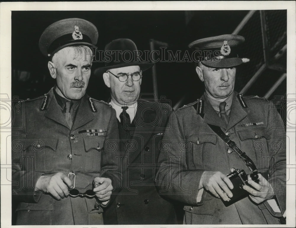 1942 Press Photo Canadian War heads inspect Ford Motor Company Plant - nem64656
