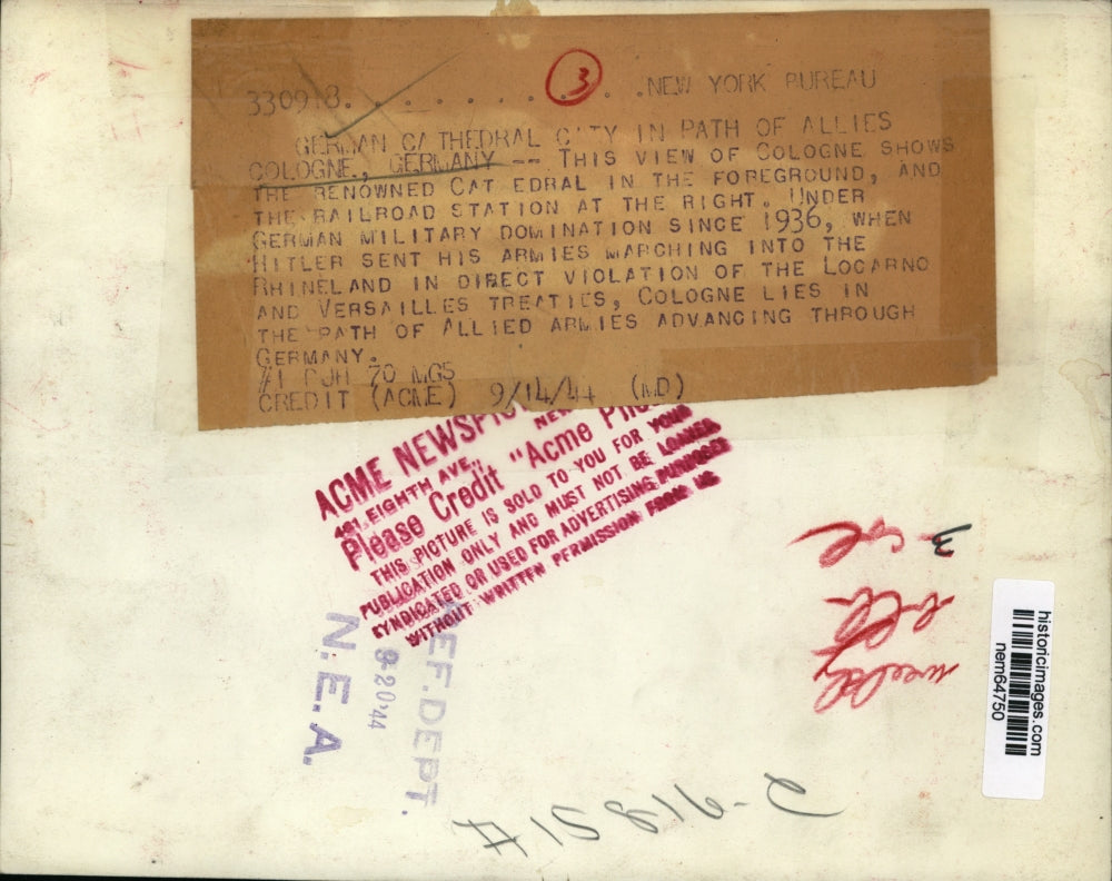 1944 Press Photo View of Cologne Shows The Renowned Cathedral and Rail Station