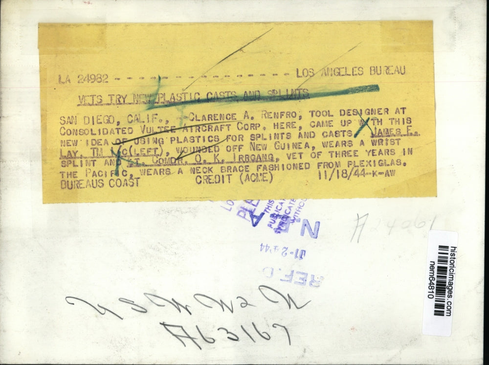 1944 Press Photo Injured American Soldiers try plastic casts and splints