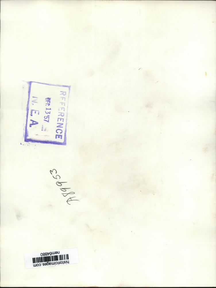 1957 Press Photo Airman Jerry Beswick at the gate of the Eisenhower Farm