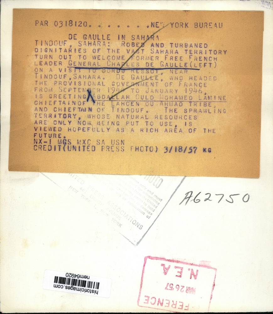 1957 Press Photo Sahara Dignitaries welcome General Charles De Gaulle