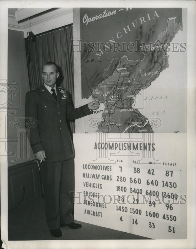 1951 Press Photo Gen. Vandenberg at a Korean map and Air Force accomplishments