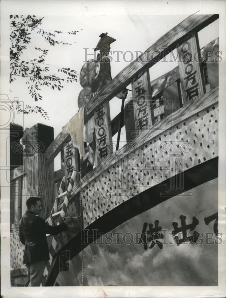1948 Press Photo Lt.Col.Hubert C.Schenck records Rice deliveries in Tokyo Bridge