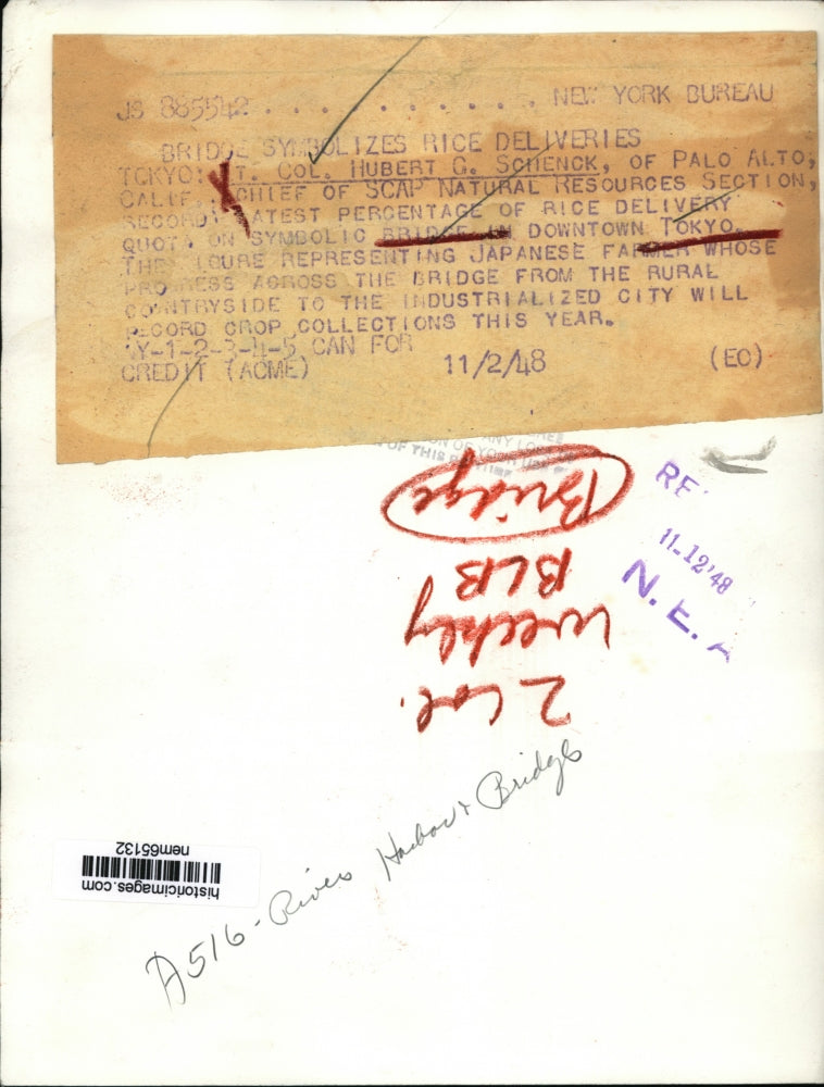 1948 Press Photo Lt.Col.Hubert C.Schenck records Rice deliveries in Tokyo Bridge