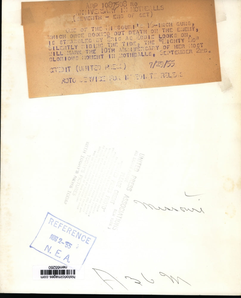 1955 Press Photo A little boy on top of the mounted gun of Missouri - nem65260