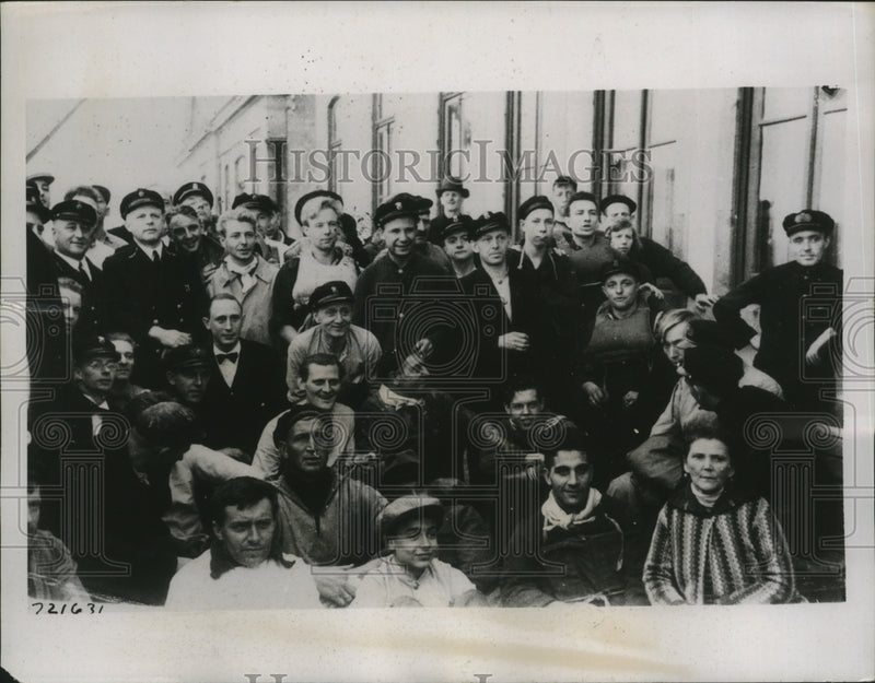 Load image into Gallery viewer, 1936 Press Photo Crews of the Dutch Liner Orania saved from the enemy bombings
