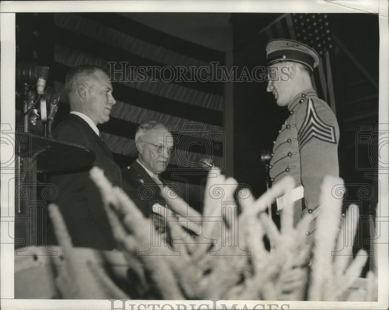 Load image into Gallery viewer, 1943 Press Photo Under Sec. of War Robert Patterson gave Cadet Mazur his diploma
