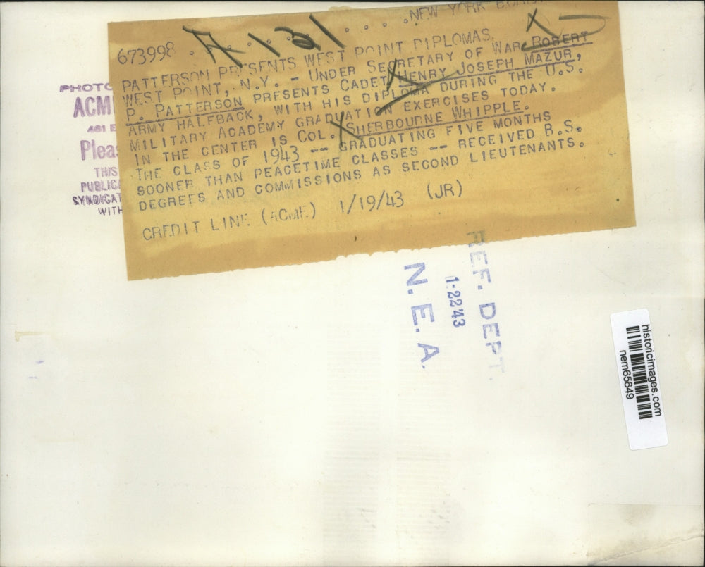 1943 Press Photo Under Sec. of War Robert Patterson gave Cadet Mazur his diploma