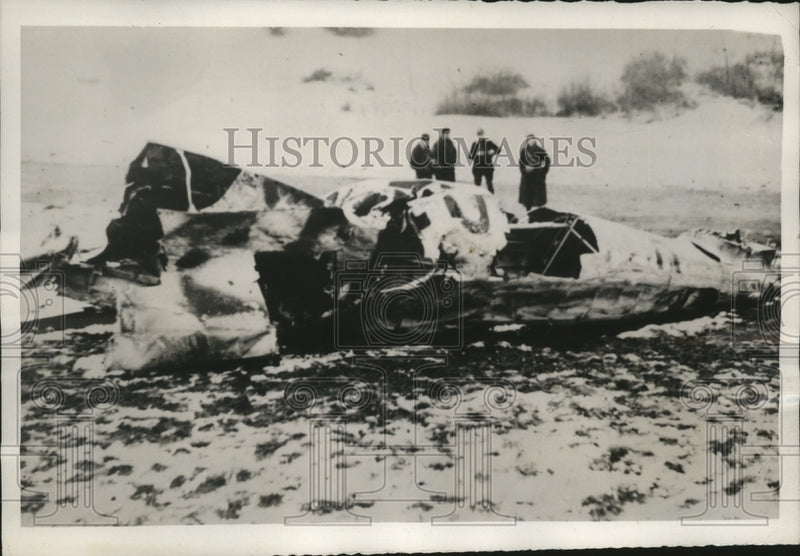 Load image into Gallery viewer, 1939 Press Photo Wreckage of German Plane shot down in France - nem66031
