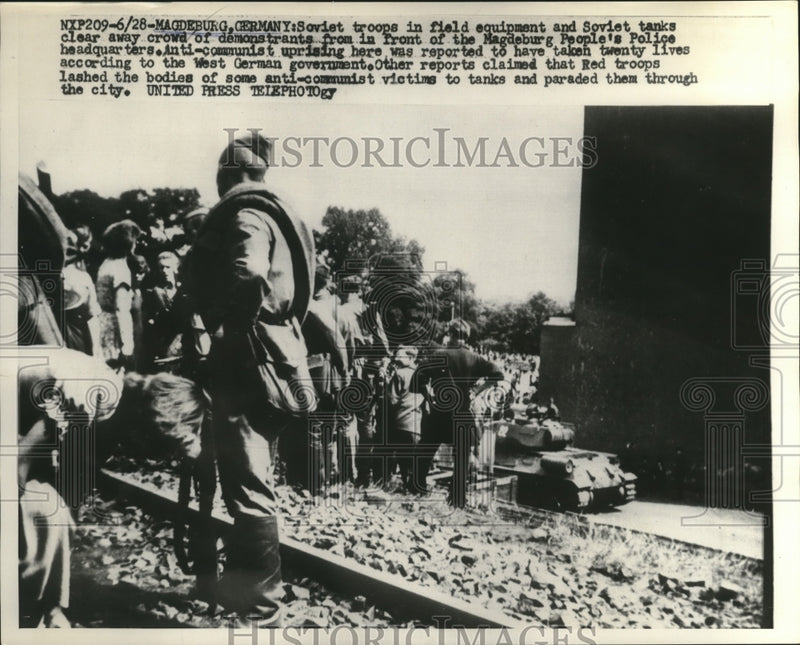 Load image into Gallery viewer, 1953 Press Photo Soviet troops &amp; tanks clear crowd of demonstrators in Germany
