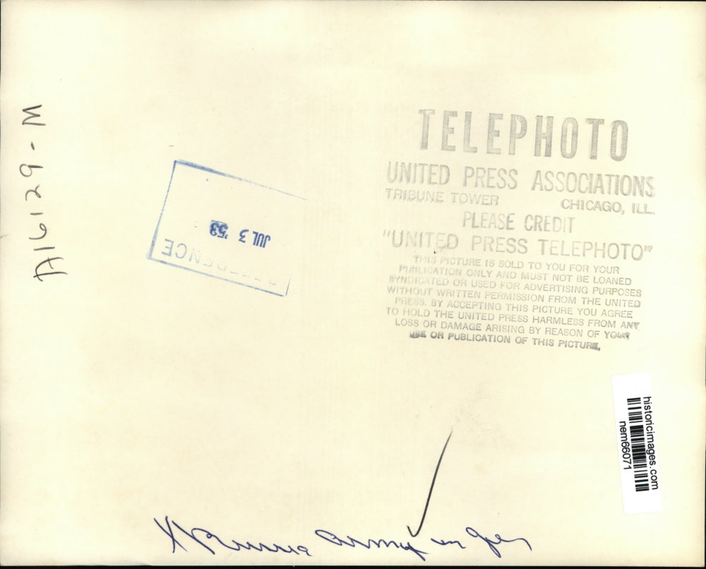 1953 Press Photo Soviet troops & tanks clear crowd of demonstrators in Germany