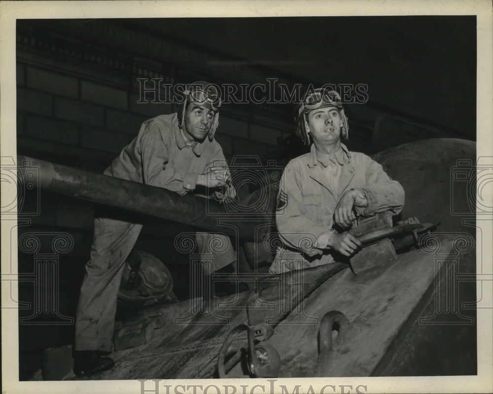 1943 Press Photo American Soldiers on tans at Freedom Festival Parade