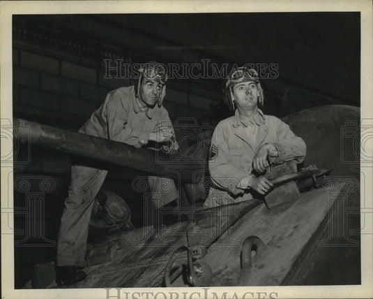 1943 Press Photo American Soldiers on tans at Freedom Festival Parade