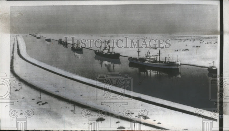 Load image into Gallery viewer, 1956 Press Photo Boats Traveling On The Suez Canal
