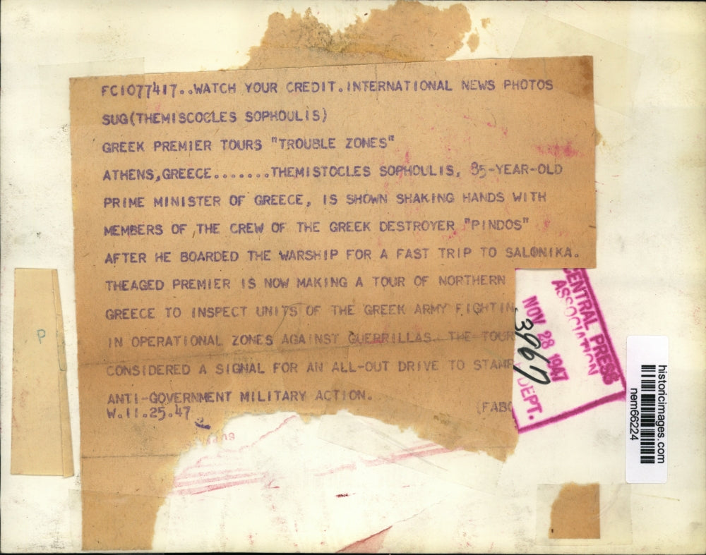 1947 Press Photo Greek Premier Sophoulis shakes hands with crew of the PINDOS