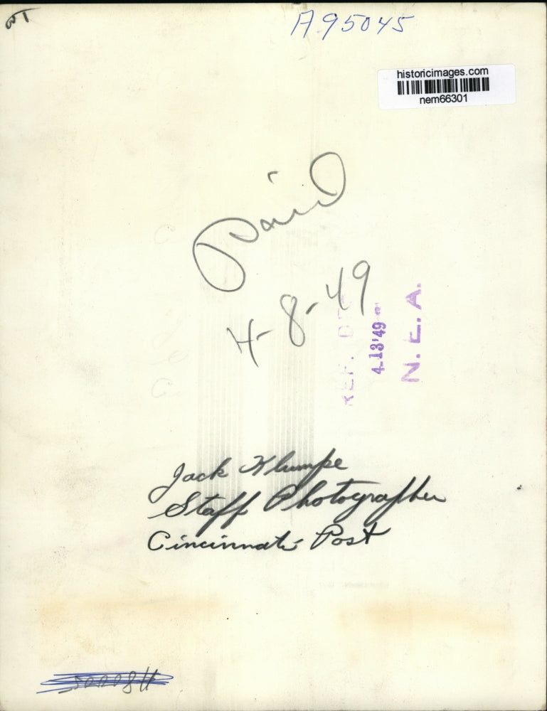 1949 Press Photo Robert Swango handcuffed with police after trying to escape