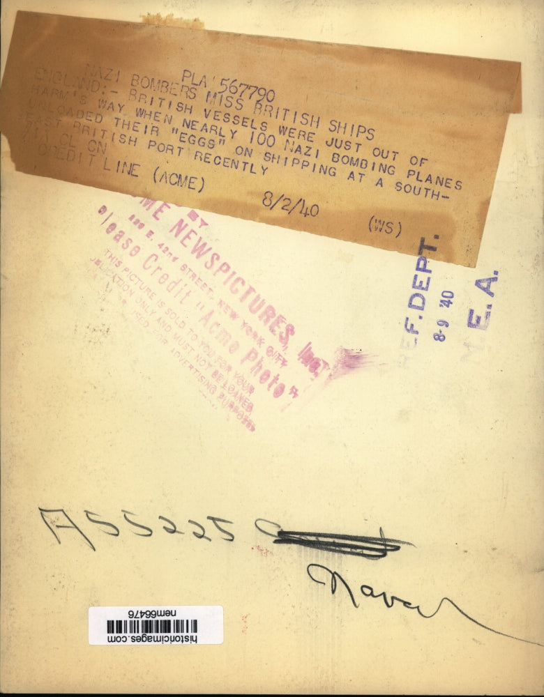 1940 Press Photo British vessels being bombed by Nazi planes at a port