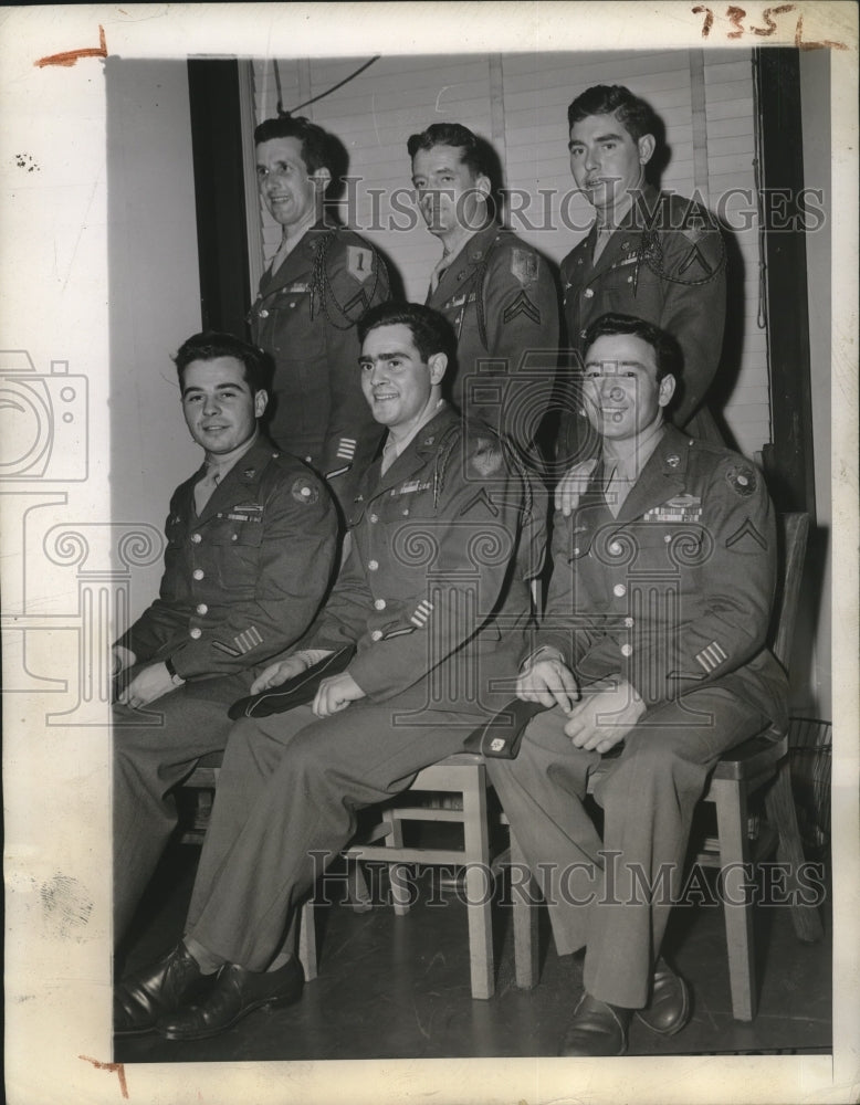 Load image into Gallery viewer, 1944 Press Photo American soldiers tour the country to promote war bond sales
