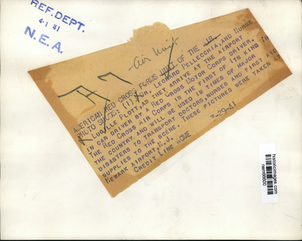 1941 Press Photo medical workers report to Newark Airport for Red Cross Air Unit