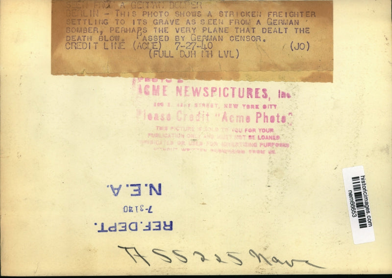 Load image into Gallery viewer, 1940 Press Photo A sinking freighter hit by a bomber as seen from German plane

