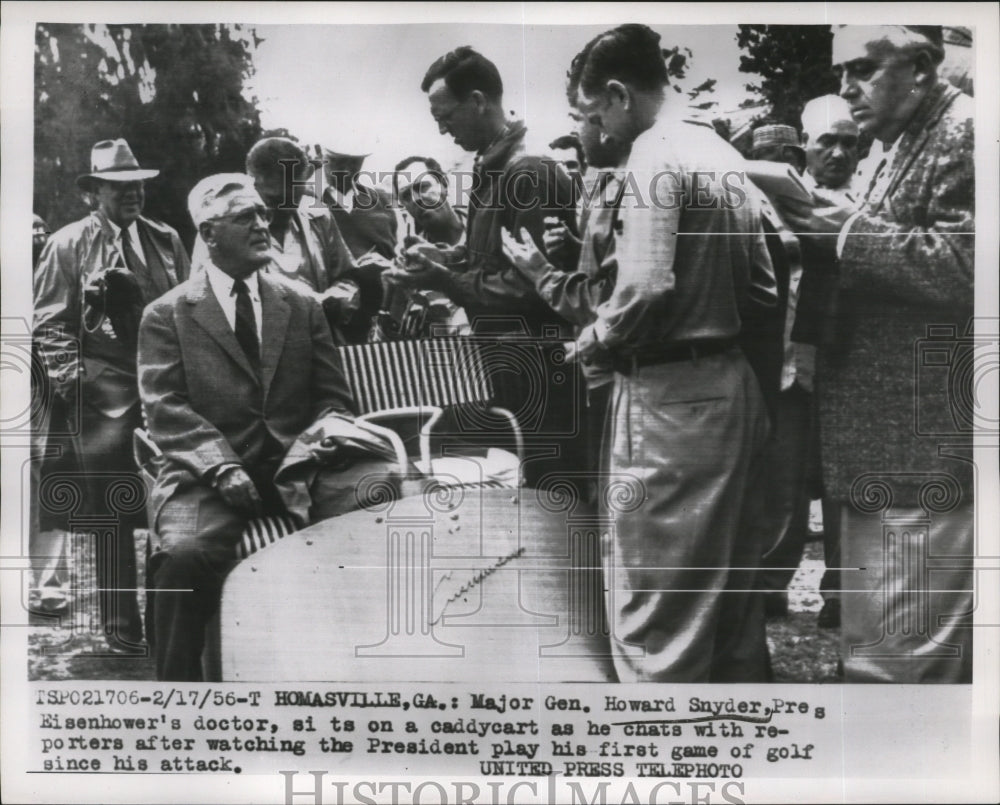 1956 Press Photo Howard Snyder-President Eisenhower's Doctor chats with newsmen