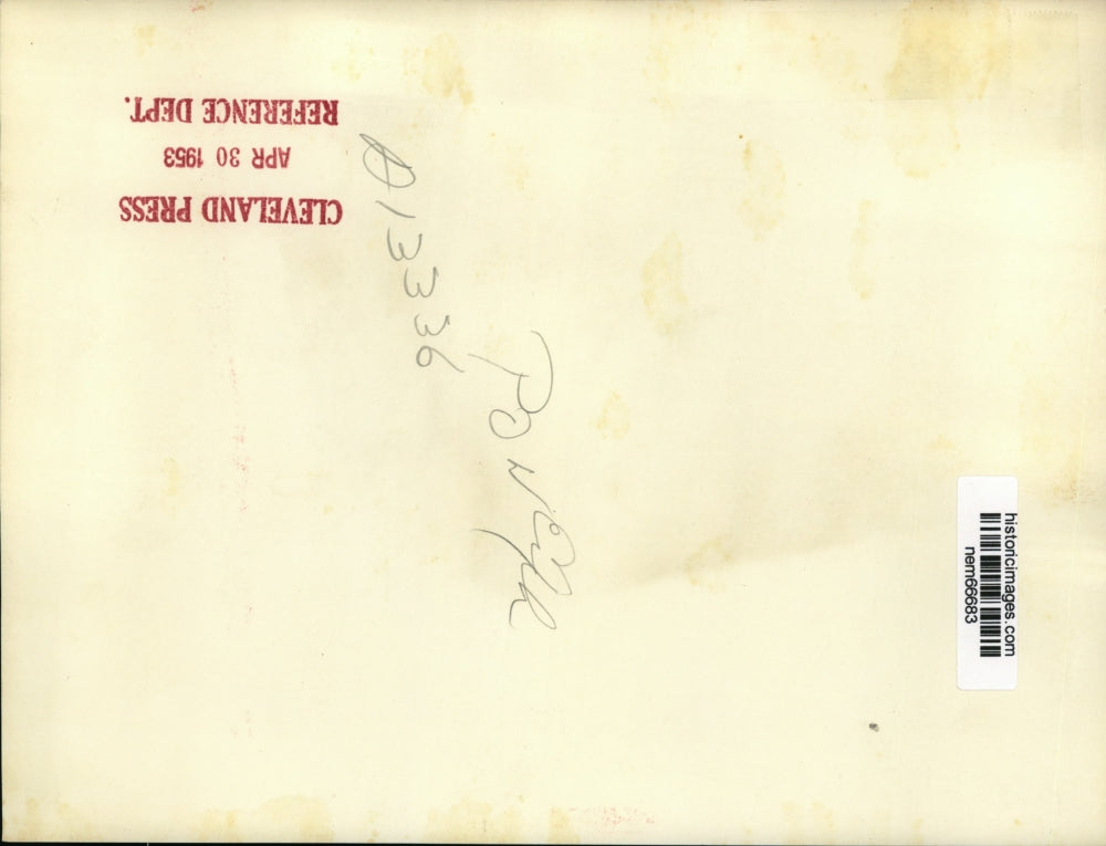 1953 Press Photo Prisoner of War Herman Smith carried from plane in Honolulu