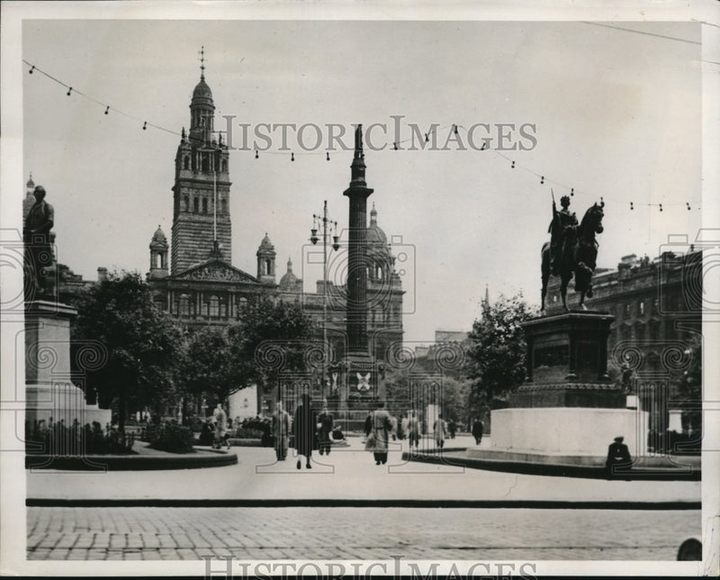Load image into Gallery viewer, 1941 Press Photo peaceful street scene in Glasgow before German bombing WWII
