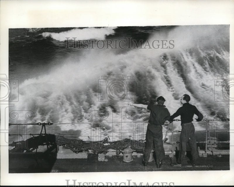 Load image into Gallery viewer, 1941 Press Photo Seamen of the Battleship Perth watch the Mediterranean Waves

