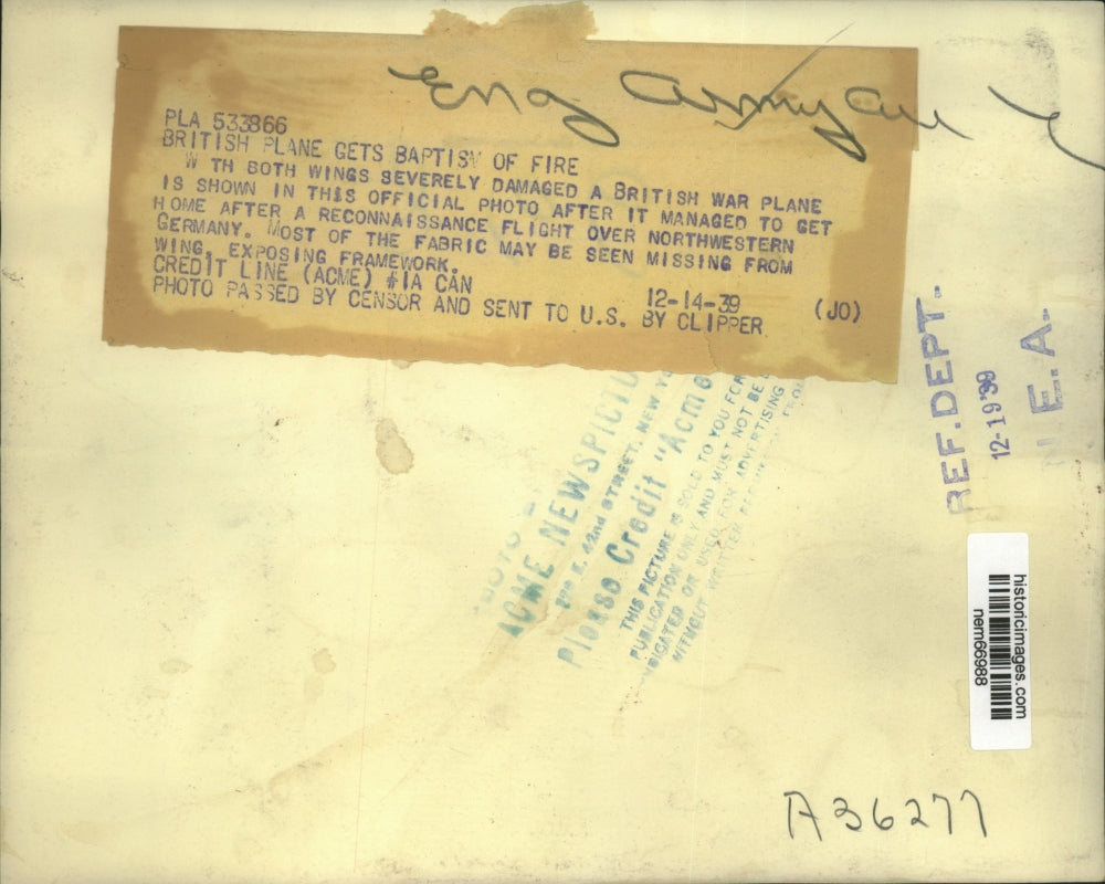 1939 Press Photo A severely damaged British war plane where most fabrics missing