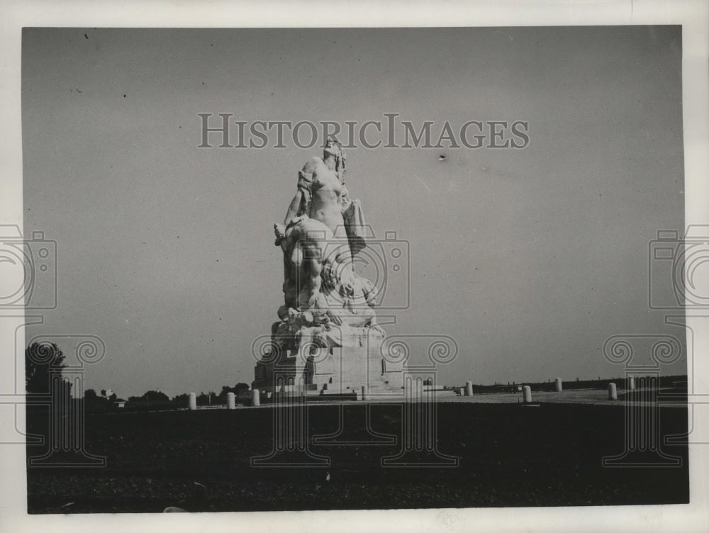 1932 Press Photo An excellent view of the Monument of the Maine