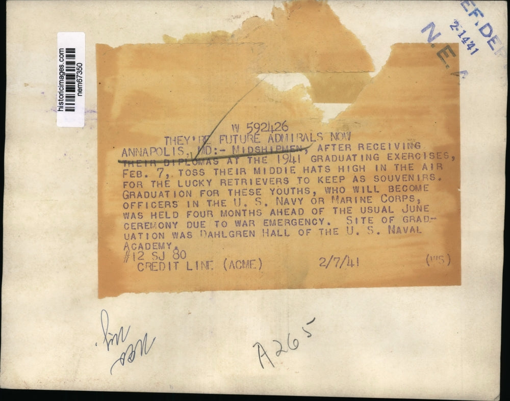 1941 Press Photo 1941 midshipmen graduates toss their hats at the Dahlgren Hall