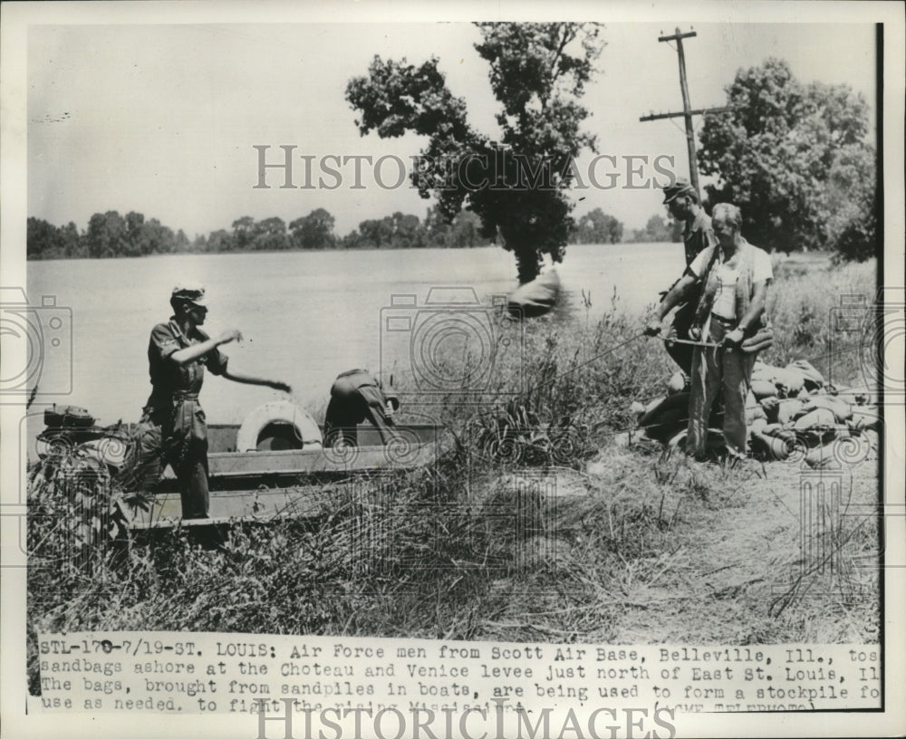 1951 Press Photo Sandbag Piles to Flight the Rising of Mississippi River