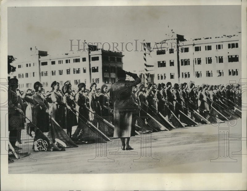 Load image into Gallery viewer, 1938 Press Photo Egyptian Girl Guides salute King Farouk &amp; bride F Zulficar
