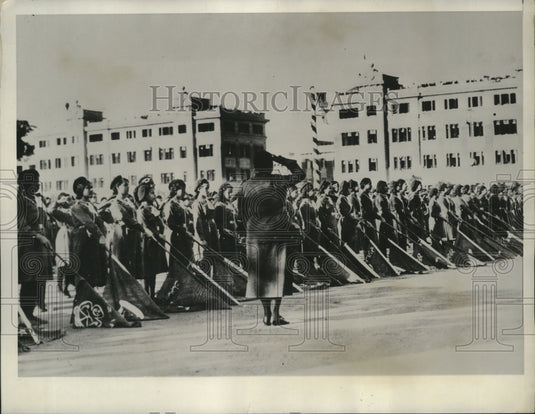 1938 Press Photo Egyptian Girl Guides salute King Farouk & bride F Zulficar