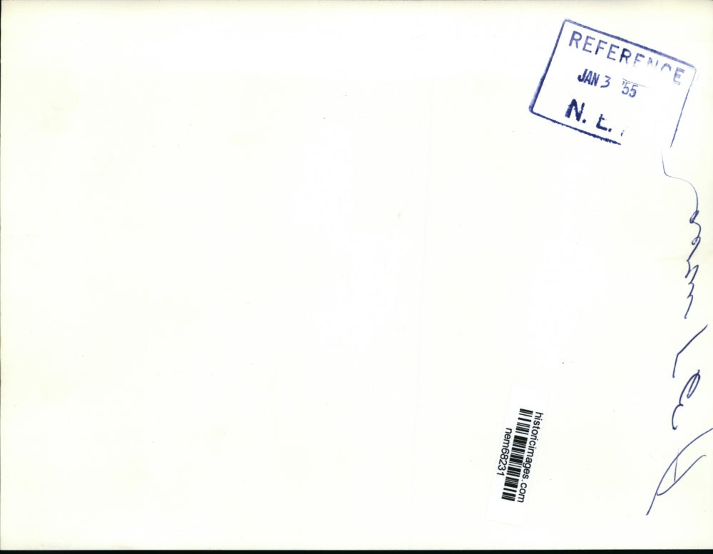 1955 Press Photo Rescuers carry a victim's body out of the crashed Italian plane