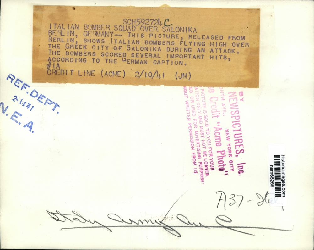 1941 Press Photo Italian bomber planes fly over Greek City during an air attack